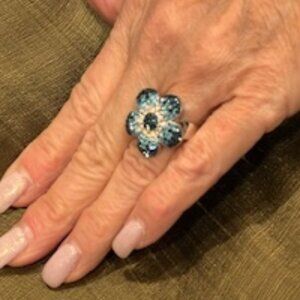 Trendy Size 8 Daisy flower ring-Silver tone-Green, teal & clear rhinestones